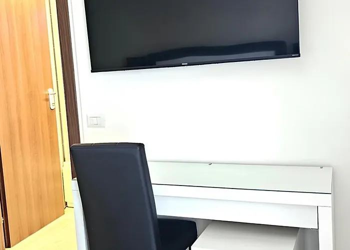 Convenient לינה וארוחת בוקר 4*